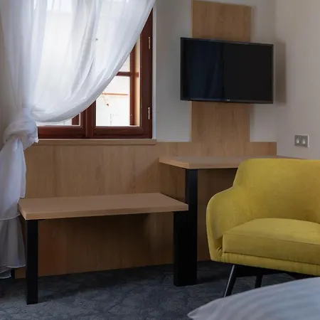 Pivovar Rozmberk 酒店 罗兹伯克那瓦塔